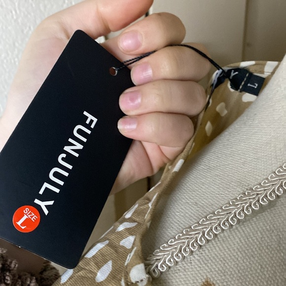 Women’s size large v-neck brown/tan and white spot knee length dress size large - Picture 2 of 5